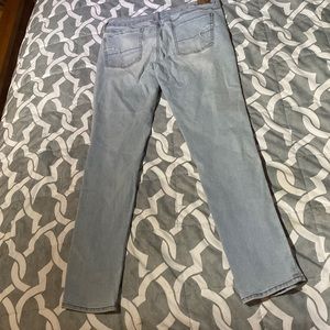 Excellent condition American Eagle super stretch distressed jeggings.